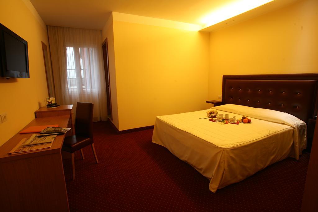 קורצ'יאנו Hotel Il Perugino מראה חיצוני תמונה